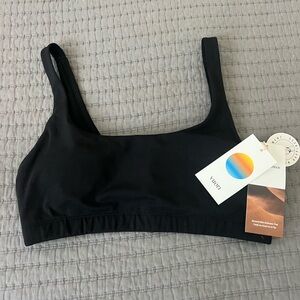 NWT Vuori Daily Bra sports bra, Black, size medium